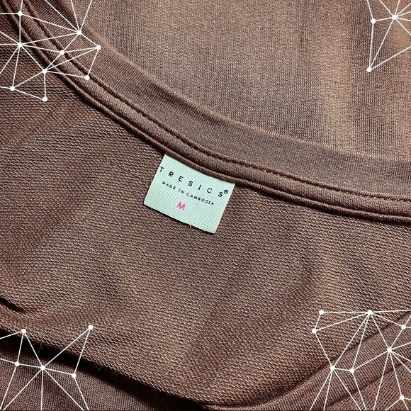 TRESICS Cold Shoulder Long Sleeve Top - Picture 5 of 5